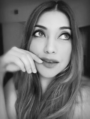 Sarah Azhari Instagram - 2016… when everything felt lighter and dreams felt closer.
Life trials (Covid etc ) dimmed my eyes, but they never broke my light. Resetting my face, body, and soul… healthy, whole, and glowing once more. Bismillah to 2026