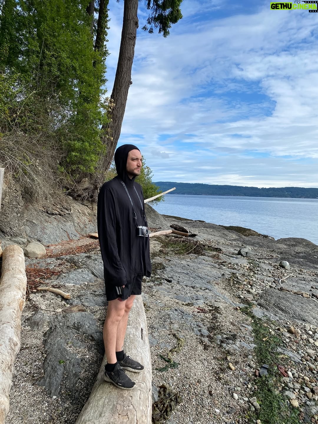 Sarah Dugdale - 8.4K Likes - Hey @richardsharmon it’s your birthday. I know today is about you but you being born is a gift I cherish every day. You are my favourite person and to quote a smart lady (me) “anything with you sounds like a good time to me”. You continue to prove me right. You’re it. I love you my sweet menace ❤️
P.S You’re really good at cooking scallops