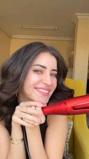 Sarah Elshamy Instagram - Get ready with me 💁🏼♀️
Use my promo code SARAHERB5
for extra 5% discount
#Just_Mirror_It #RUSHBRUSH #GetTheLush #BlackFriday
