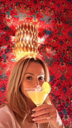 Sarah Parish Instagram - An Epic weekend of Cosy chats and hot toddies!! In the most glamorous house @hankshouse.co with of course these gorgeous girls!!! More comin…