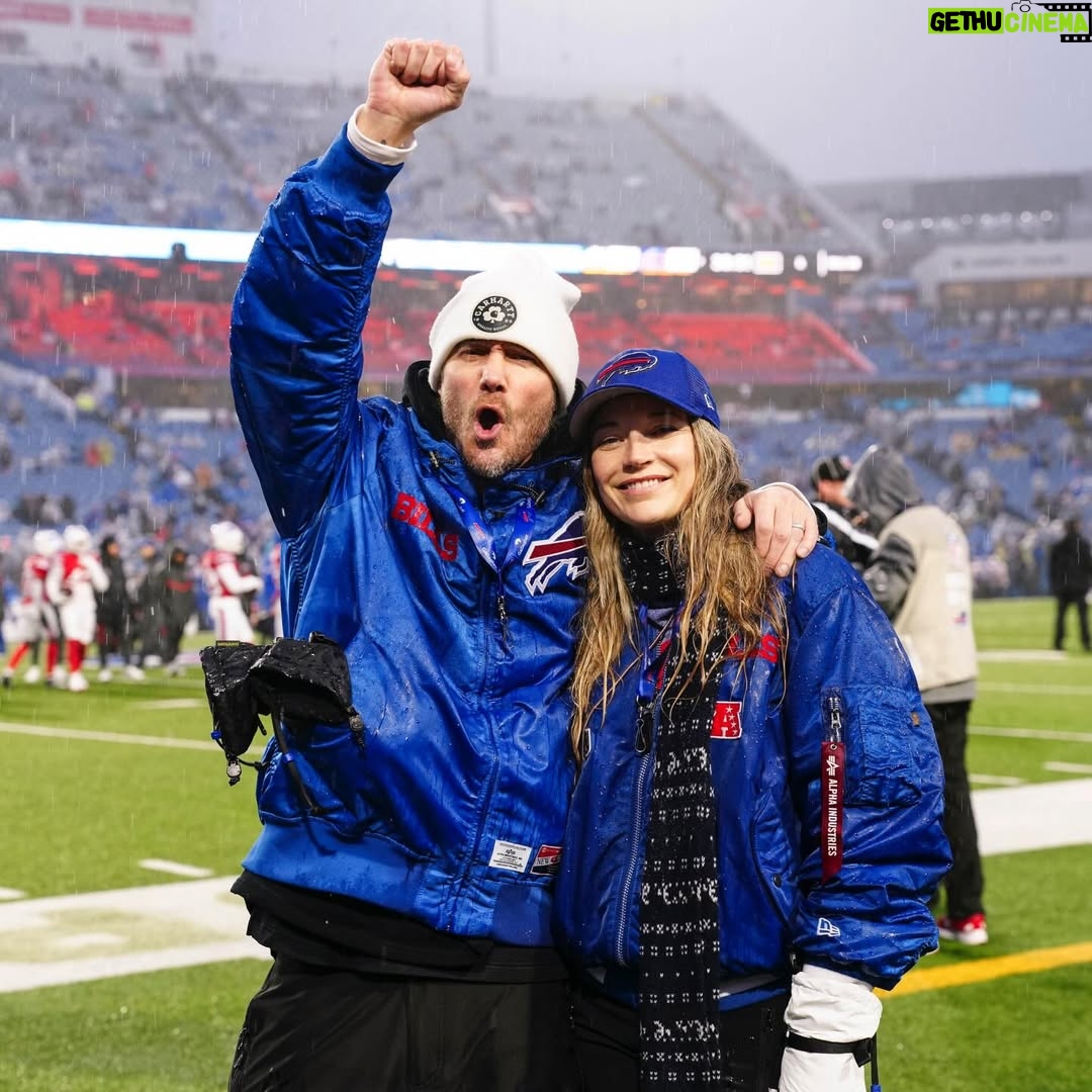 Sarah Roemer - 5.1K Likes - Our last time on the field at Highmark stadium. ❤️💙 
It was rainy one! Happy my sister in law & brother in law could make it! @chadmichaelmurray @buffalobills #billsmafia @sv_murray @sir_steve_kim