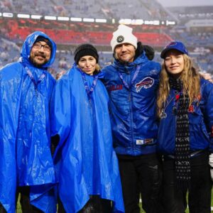 Sarah Roemer Instagram - Our last time on the field at Highmark stadium. ❤️💙 
It was rainy one! Happy my sister in law & brother in law could make it! @chadmichaelmurray @buffalobills #billsmafia @sv_murray @sir_steve_kim