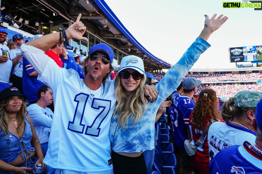 Sarah Roemer - 5.2K Likes - GO BILLS!!!! ♥️💙♥️💙🦬 

@chadmichaelmurray
@buffalobills #billsmafia