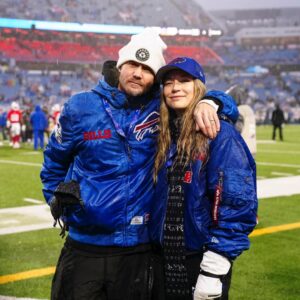 Sarah Roemer Instagram - Our last time on the field at Highmark stadium. ❤️💙 
It was rainy one! Happy my sister in law & brother in law could make it! @chadmichaelmurray @buffalobills #billsmafia @sv_murray @sir_steve_kim
