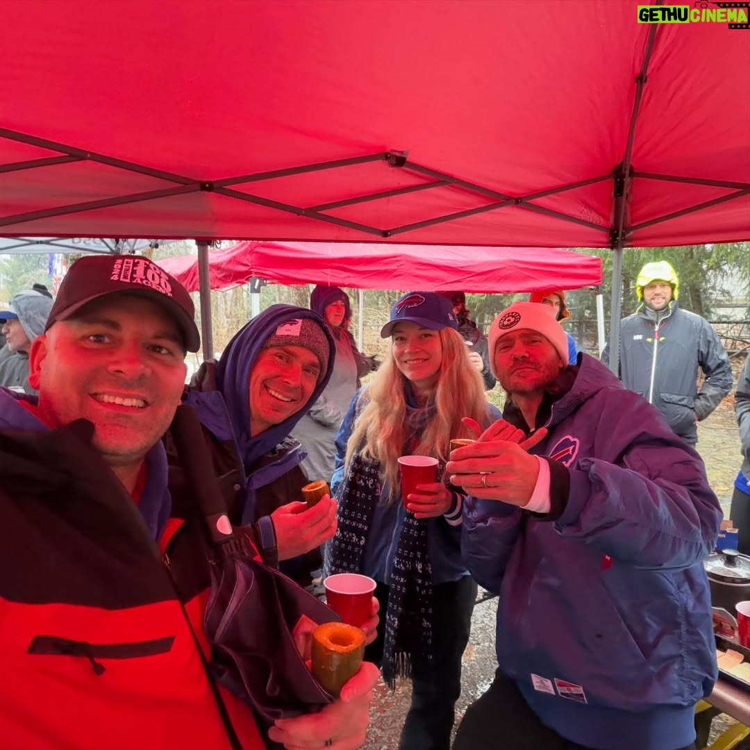 Sarah Roemer - 5.1K Likes - Our last time on the field at Highmark stadium. ❤️💙 
It was rainy one! Happy my sister in law & brother in law could make it! @chadmichaelmurray @buffalobills #billsmafia @sv_murray @sir_steve_kim