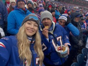 Sarah Roemer Instagram - Made it home just in time for the Bills game Sunday! What a GAME !! Go Bills!!! ♥️💙♥️💙
@chadmichaelmurray