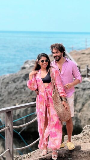 Saranya Nandakumar Instagram - Get Ready With Us 🌼 Nusa Penida Outfit 🌺

[ beach Outfit , Couple Beach Outfit , Customised Outfit ]