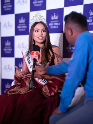 Sargam Koushal Instagram - Official Press Conference | A Journey to Mrs. World
This press conference marked a defining moment for Mrs. pageantry in India, as we spoke about Elevitta Mrs. India World as a true trailblazer—setting new standards of transparency, purpose, and transformation.
We proudly shared that our reigning Mrs. India World, @rinima_borah, has been fully sponsored by Elevitta Mrs. India World to represent India at the upcoming Mrs. World Pageant. This milestone reflects our commitment to creating real opportunities, removing barriers, and placing merit and preparation at the forefront.
The discussion highlighted how the Elevitta Mrs. India World pageant functions, its values, and its vision to redefine what it means to be a Mrs. titleholder in India. We also shared insights into Rinima’s journey ahead, as she prepares to fly to Las Vegas to compete on the Mrs. World stage this week.
As she steps onto the global platform, we wish Rinima strength, grace, and success as she represents India and the values of Elevitta Mrs India World.
National Pageant: @ElevittaMrsIndiaWorld
International Pageant: @MrsWorldPageant
Sargam’s outfit: @ranbirmukherjeeofficial
Rinima’s outfit: @mauvestory
#ElevittaMrsIndiaWorld #JourneyToMrsWorld #MrsWorld #Trailblazers #RedefiningMrsPageantry