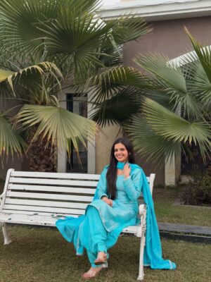 Sargun Sekhon Instagram - Je tu naal mere challeā¦.š
.
.
.
.
.
.
.
#photooftheday #trending #punjabisuit #suitday #explore