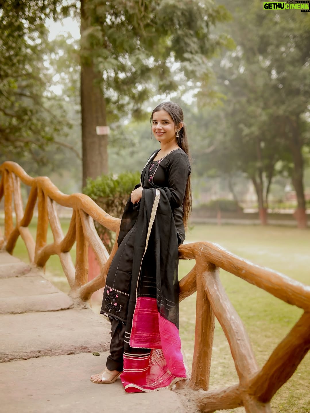 Sargun Sekhon - 16.4K Likes - 💞💞 
 📷 @weddingshadesandstories 
.
.
.
.
.
.
#photo #instamood #punjab #punjabian #punjabisongs #trending #suit #blacksuit #explore #love