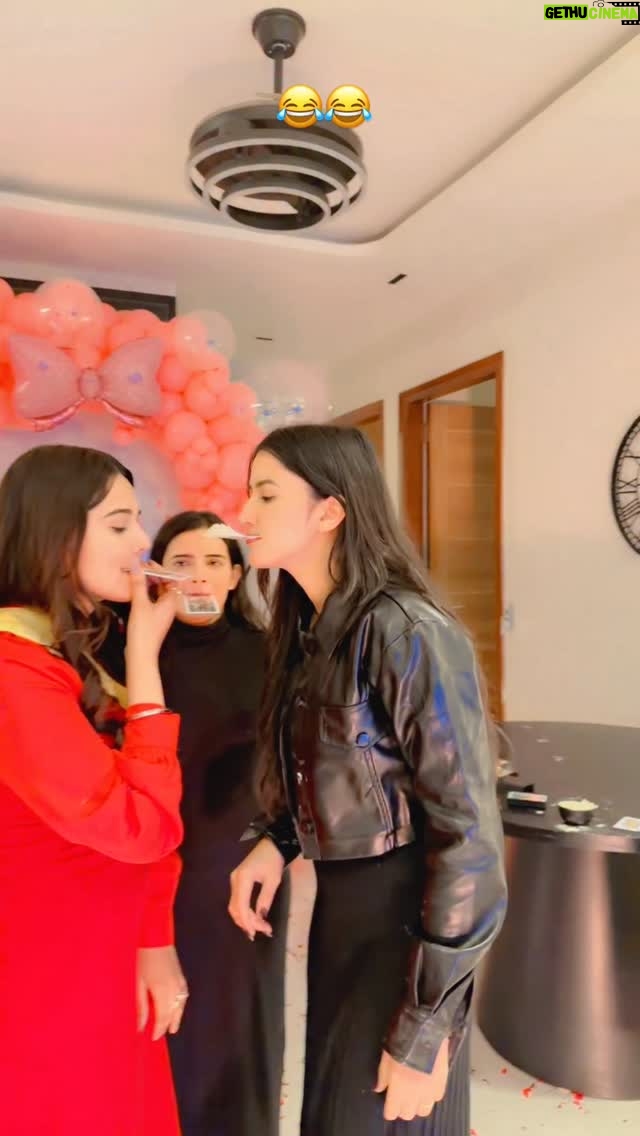 Sargun Sekhon - 16K Likes - Khed lo game 😂😂 atto aati hogy 😂😂😂