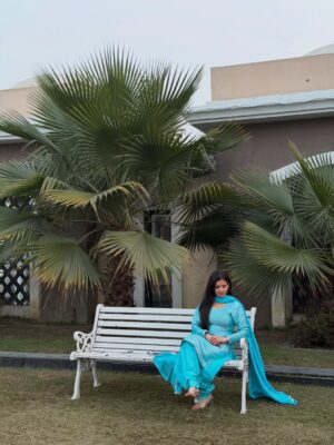 Sargun Sekhon Instagram - Je tu naal mere challeā¦.š
.
.
.
.
.
.
.
#photooftheday #trending #punjabisuit #suitday #explore