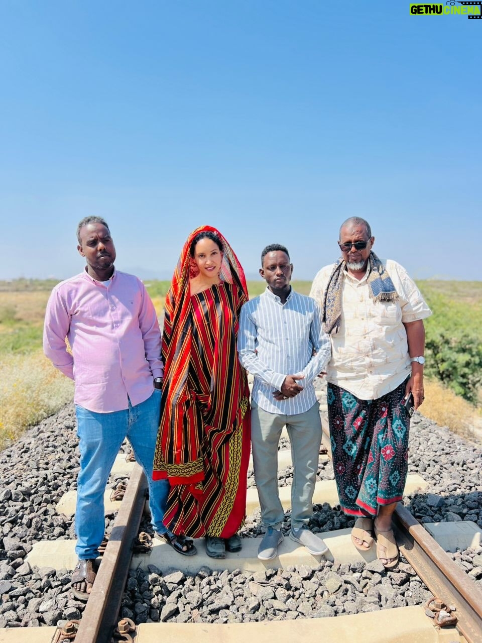 Sayat Demissie - 17K Likes - ግዜአችሁን ሰውታችሁ ሀሳባችሁን ላሰፈራችሁ: ለደወላችሁ: ላገኛችሁኝ ብቻ ባላችሁበት ምርኩዝ ለሆናችሁኝ ሁሉ አመሰግናለሁ:: 
.
እንዲ ፍቅራችሁ እምነታችሁ አክብሮታችሁ እሚታደለኝ ሰው ሁኜ እስካመሻሼ /እስከነሻሼ/ እዘልቅ ዘንድ እግዚአብሄር  ይሹመኝ::
.
.

❤️አፋር❤️

#sarepublic #ሻሼ #ሻሼሪፐብሊካን