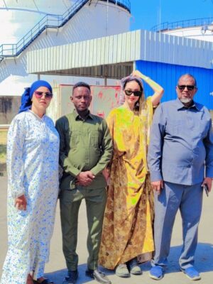 Sayat Demissie Instagram - ግዜአችሁን ሰውታችሁ ሀሳባችሁን ላሰፈራችሁ: ለደወላችሁ: ላገኛችሁኝ ብቻ ባላችሁበት ምርኩዝ ለሆናችሁኝ ሁሉ አመሰግናለሁ::
.
እንዲ ፍቅራችሁ እምነታችሁ አክብሮታችሁ እሚታደለኝ ሰው ሁኜ እስካመሻሼ /እስከነሻሼ/ እዘልቅ ዘንድ እግዚአብሄር ይሹመኝ::
.
.
❤️አፋር❤️
#sarepublic #ሻሼ #ሻሼሪፐብሊካን