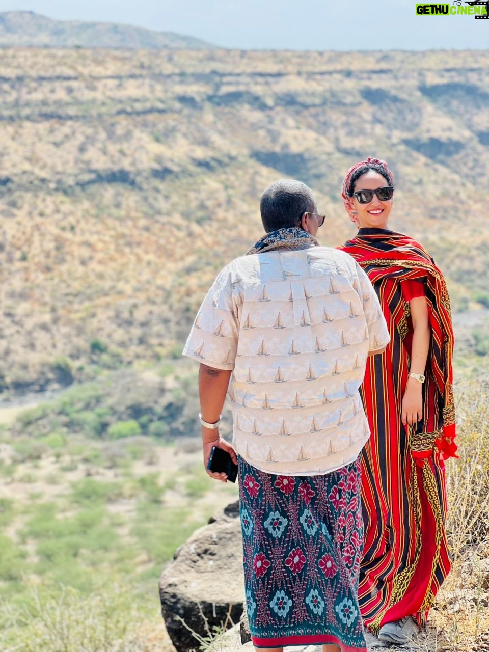 Sayat Demissie - 17K Likes - ግዜአችሁን ሰውታችሁ ሀሳባችሁን ላሰፈራችሁ: ለደወላችሁ: ላገኛችሁኝ ብቻ ባላችሁበት ምርኩዝ ለሆናችሁኝ ሁሉ አመሰግናለሁ:: 
.
እንዲ ፍቅራችሁ እምነታችሁ አክብሮታችሁ እሚታደለኝ ሰው ሁኜ እስካመሻሼ /እስከነሻሼ/ እዘልቅ ዘንድ እግዚአብሄር  ይሹመኝ::
.
.

❤️አፋር❤️

#sarepublic #ሻሼ #ሻሼሪፐብሊካን
