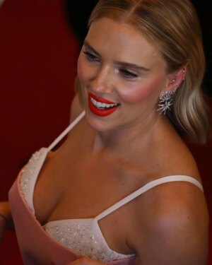 Scarlett Johansson Instagram - 😍😍❤️#scarlettjohansson