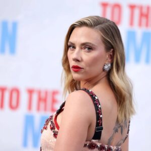 Scarlett Johansson Instagram - New 😍Scarlett at the premiere of @flymetothemoon in Berlin
#scarlettjohansson #BlackWidow#avengersendgame #thestartofyou#theoutset#skincare#makeup #moon #berlin #germany