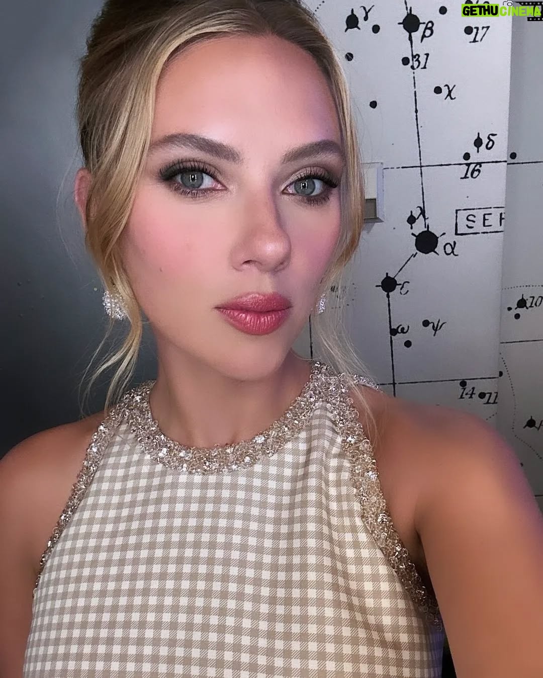 Scarlett Johansson - 27.6K Likes - Wow😍😍
#scarlettjohansson#BlackWidow #avengersendgame#thestartofyou#theoutset #skincare #FlyMeToTheMoon #moon
