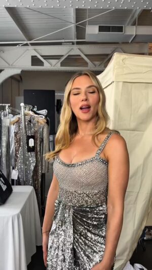 Scarlett Johansson Instagram - New!!! Scarlett for @theoutset 😍😍😍😍
#scarlettjohansson #theoutset #makeup #reel