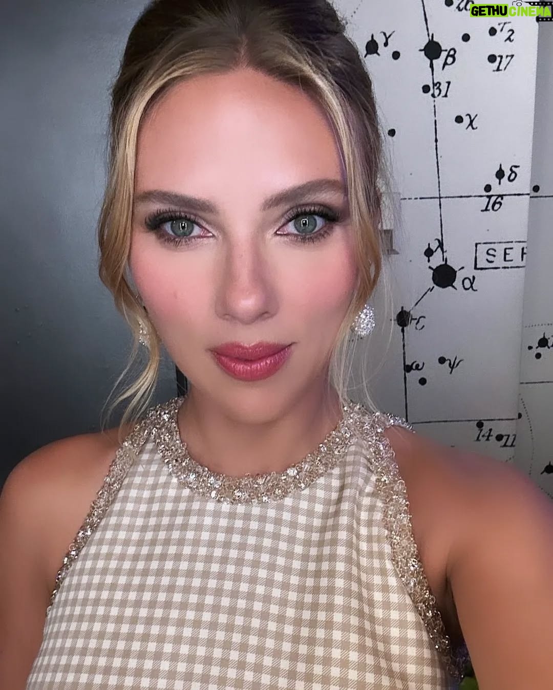 Scarlett Johansson - 27.6K Likes - Wow😍😍
#scarlettjohansson#BlackWidow #avengersendgame#thestartofyou#theoutset #skincare #FlyMeToTheMoon #moon
