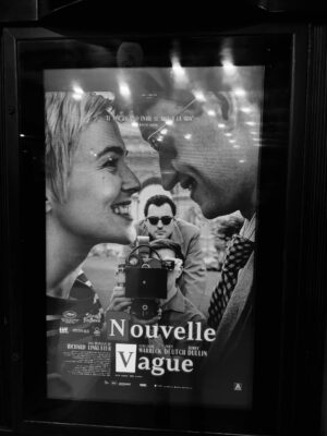Sebastián De Caro Instagram - Gloria total. Primera película 2026 en el cine. Sino tienen idea de SIN ALIENTO, Nueva ola francesa, cahiers, Rosellini, Melville, Bresson, Agnes Varda y Gordard en general ni lo intenten y si queres que haya más cine así ANDA AL CINE!!!!!!!!!!!!!!!!