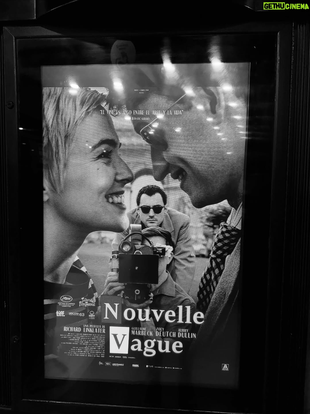 Sebastián De Caro - 1.6K Likes - Gloria total. Primera película 2026 en el cine. Sino tienen idea de SIN ALIENTO, Nueva ola francesa, cahiers, Rosellini, Melville, Bresson, Agnes Varda y Gordard en general ni lo intenten y si queres que haya más cine así ANDA AL CINE!!!!!!!!!!!!!!!!