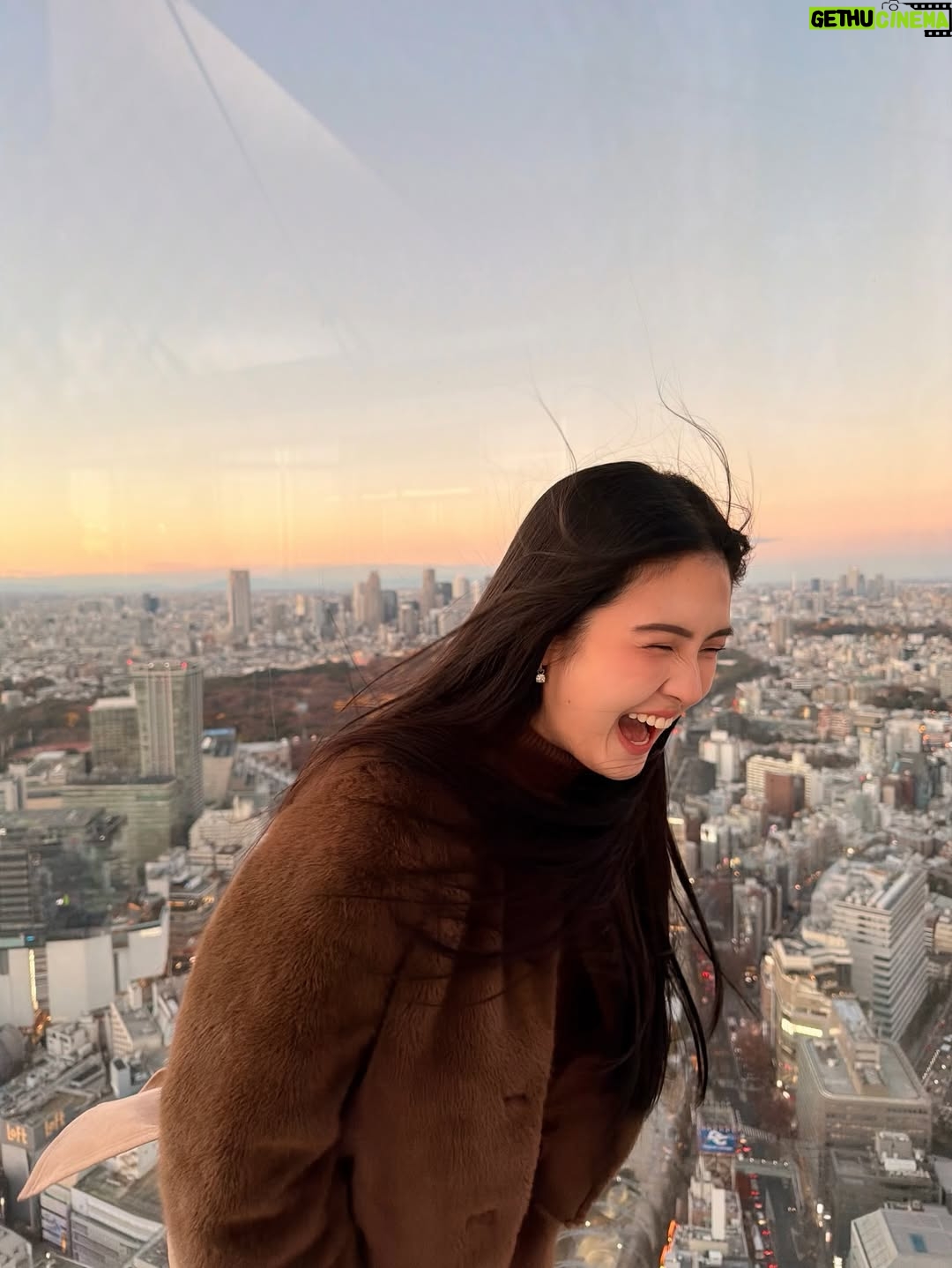 Sela Guia - 5K Likes - Merry Christmas everyone!!!🎄❤️🧸 throwback to Shibuya Sky vs me and my hair haha! 🤭 lots of Christmas love to you all!