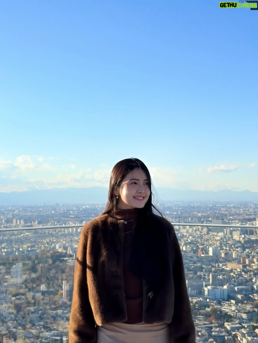 Sela Guia - 5K Likes - Merry Christmas everyone!!!🎄❤️🧸 throwback to Shibuya Sky vs me and my hair haha! 🤭 lots of Christmas love to you all!