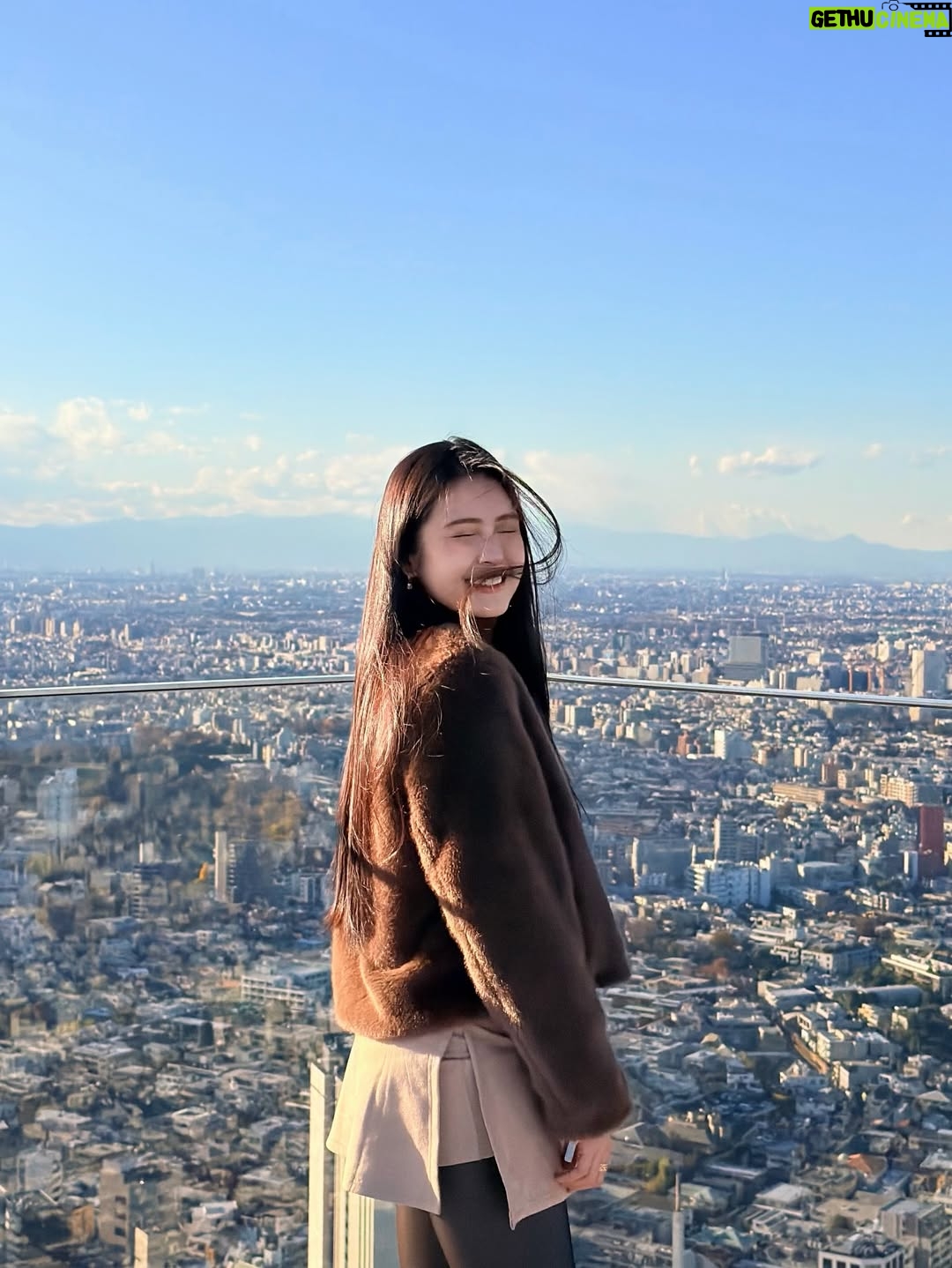 Sela Guia - 5K Likes - Merry Christmas everyone!!!🎄❤️🧸 throwback to Shibuya Sky vs me and my hair haha! 🤭 lots of Christmas love to you all!
