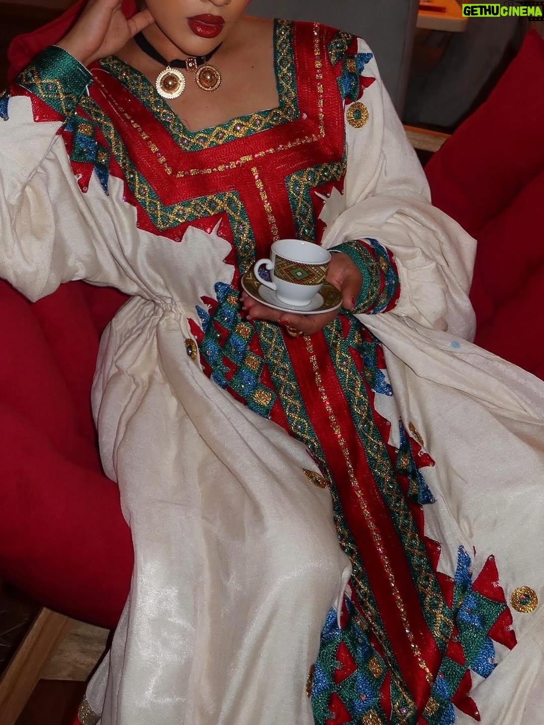 Selam Tesfaye - 41.4K Likes - መልካም ገና! 
.
.

Dress from shibshbo 
For order 0962308826