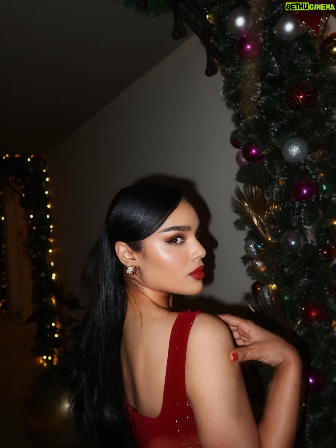 Selam Tesfaye - 48.6K Likes - #christmasvibes🎄