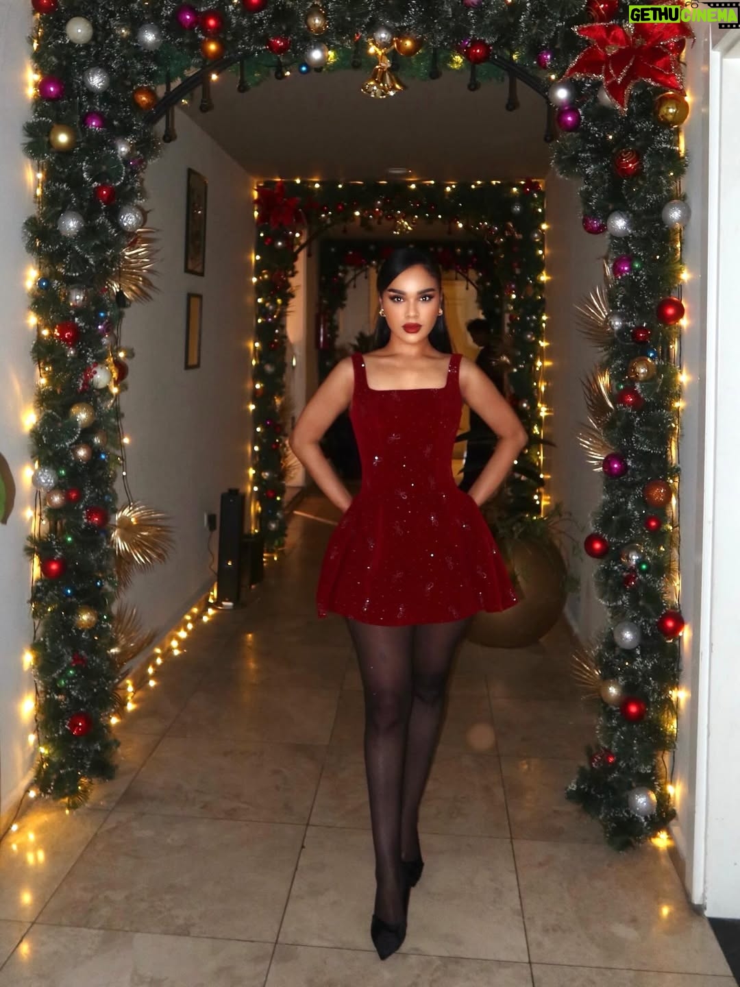 Selam Tesfaye - 48.6K Likes - #christmasvibes🎄