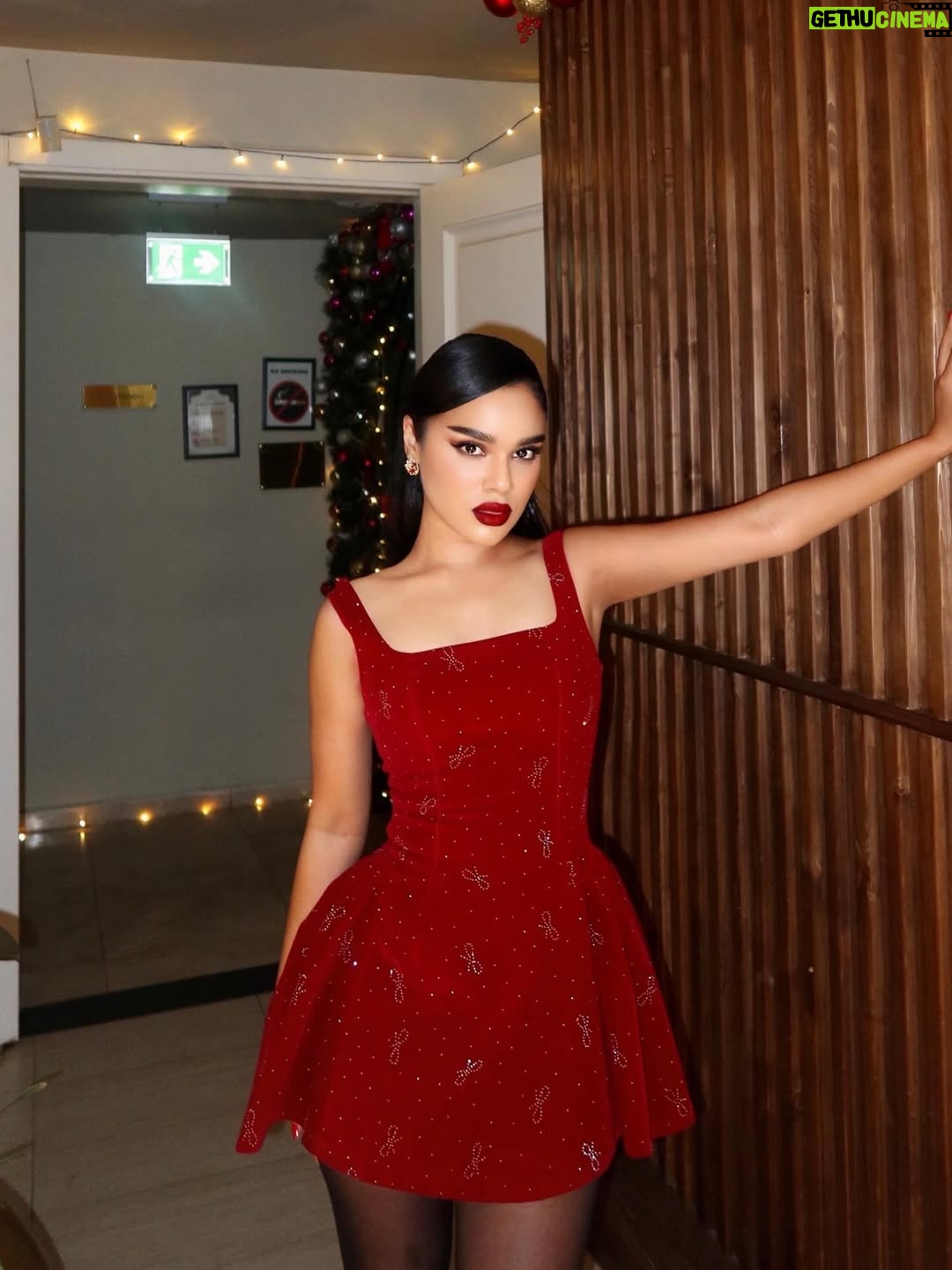 Selam Tesfaye - 48.6K Likes - #christmasvibes🎄