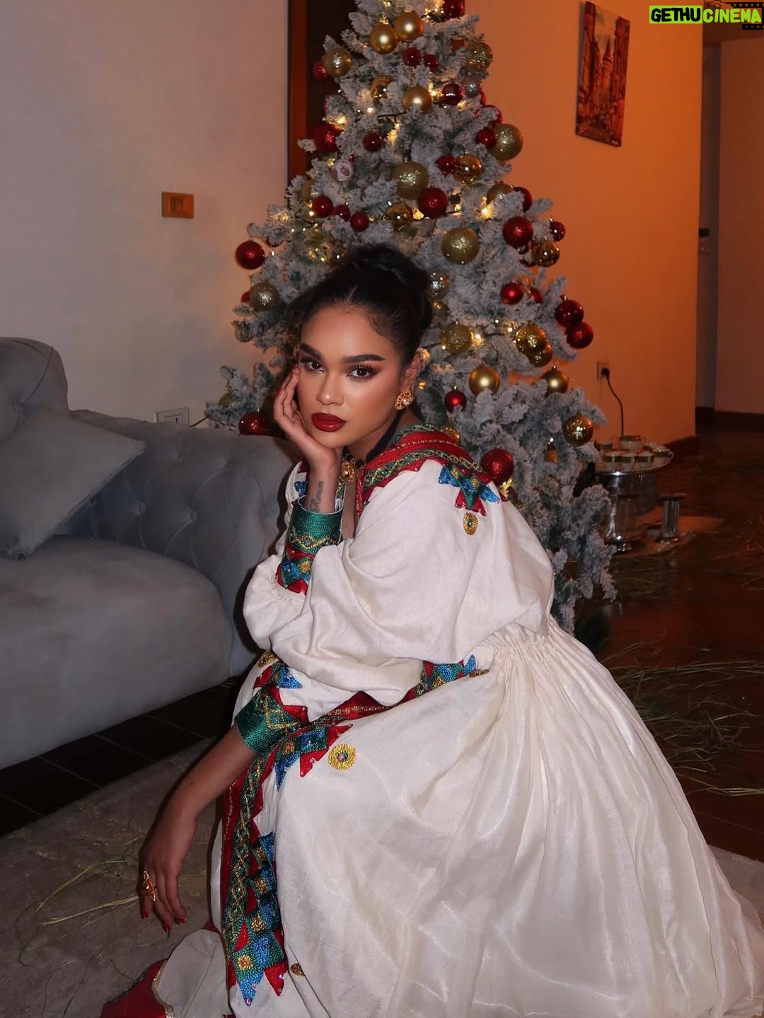 Selam Tesfaye - 41.4K Likes - መልካም ገና! 
.
.

Dress from shibshbo 
For order 0962308826