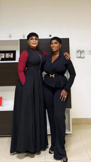 Selassie Ibrahim Instagram - Happy birthday to my big sister( she said)@missgeeonly you are blessed Mrs Dumelo. Love you sia
