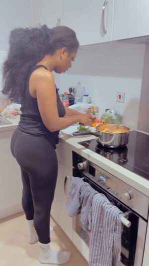 Selly Galley Instagram - Home is where you make it 🏡🏘
I love the kitchen 🧑🍳 and my favourite assistant @prayetietia 😻
First time he’s prepared banku solely on his own 👏🏻 for eating he’s first in line 😆
Good times with coach @george1boateng and our man @sarps_boateng 🍾😍
Music 🎵 by @kidimusic
#uk 🇬🇧 #theFIAWOOS #MrsFiawoo #foodporn #foodinsta #foodi #amvca2022 #amvca8 #sellybritykitchen #shadowban