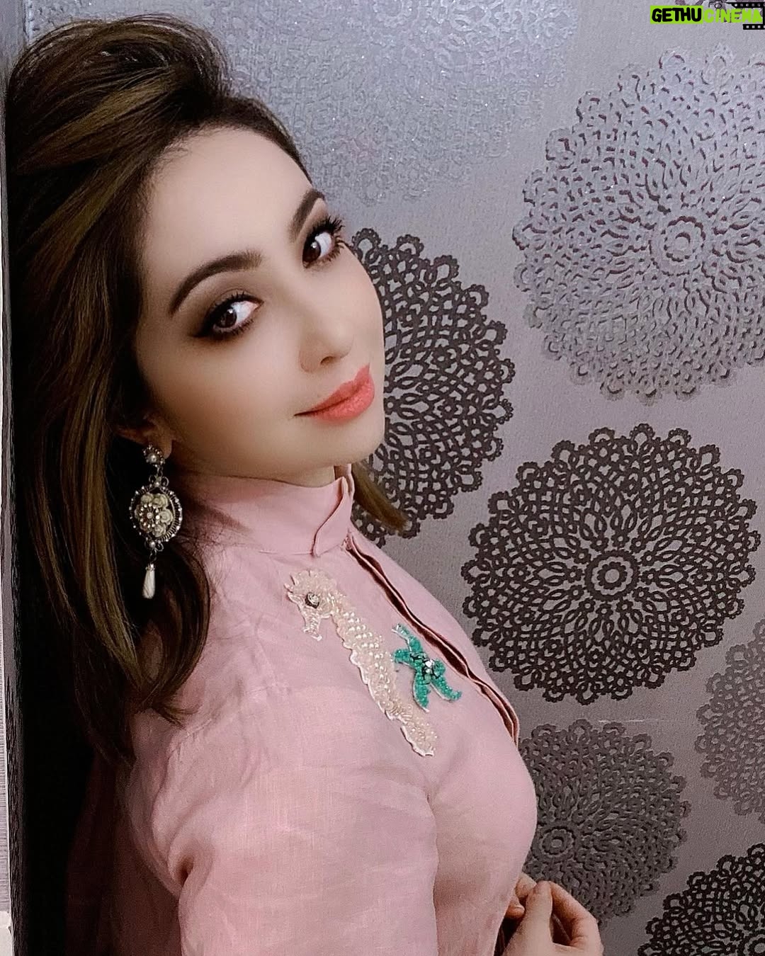 Sevinch Mo'minova - 62.6K Likes - ❤️💜💚💙🧡