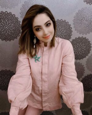 Sevinch Mo'minova Instagram - ❤️💜💚💙🧡