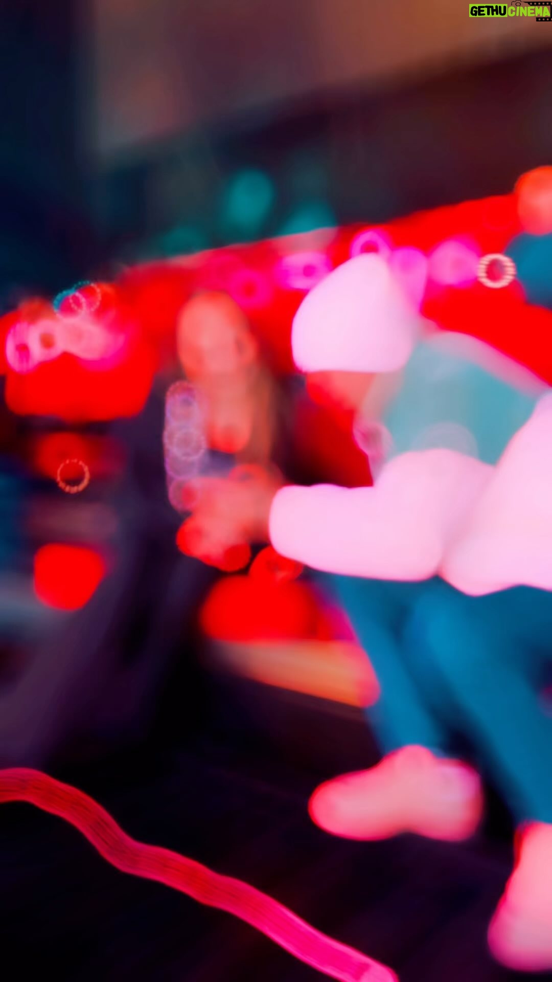 Sevinch Mo'minova - 49.5K Likes - “Zo’r Tv“ kanalida “Retro xitlar” yangi yil sonida “Ne bo’ldi yorim” taronam bilan ishtirok etdim.