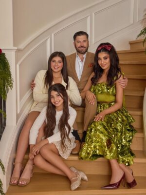 Seyedeh Tina Sadri Instagram - Merry Christmas & Happy Holidays from our family to yours 🎄❤️thank you for all the love & support 💫#christmas2025