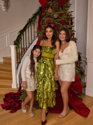 Seyedeh Tina Sadri Instagram - Merry Christmas & Happy Holidays from our family to yours 🎄❤️thank you for all the love & support 💫#christmas2025