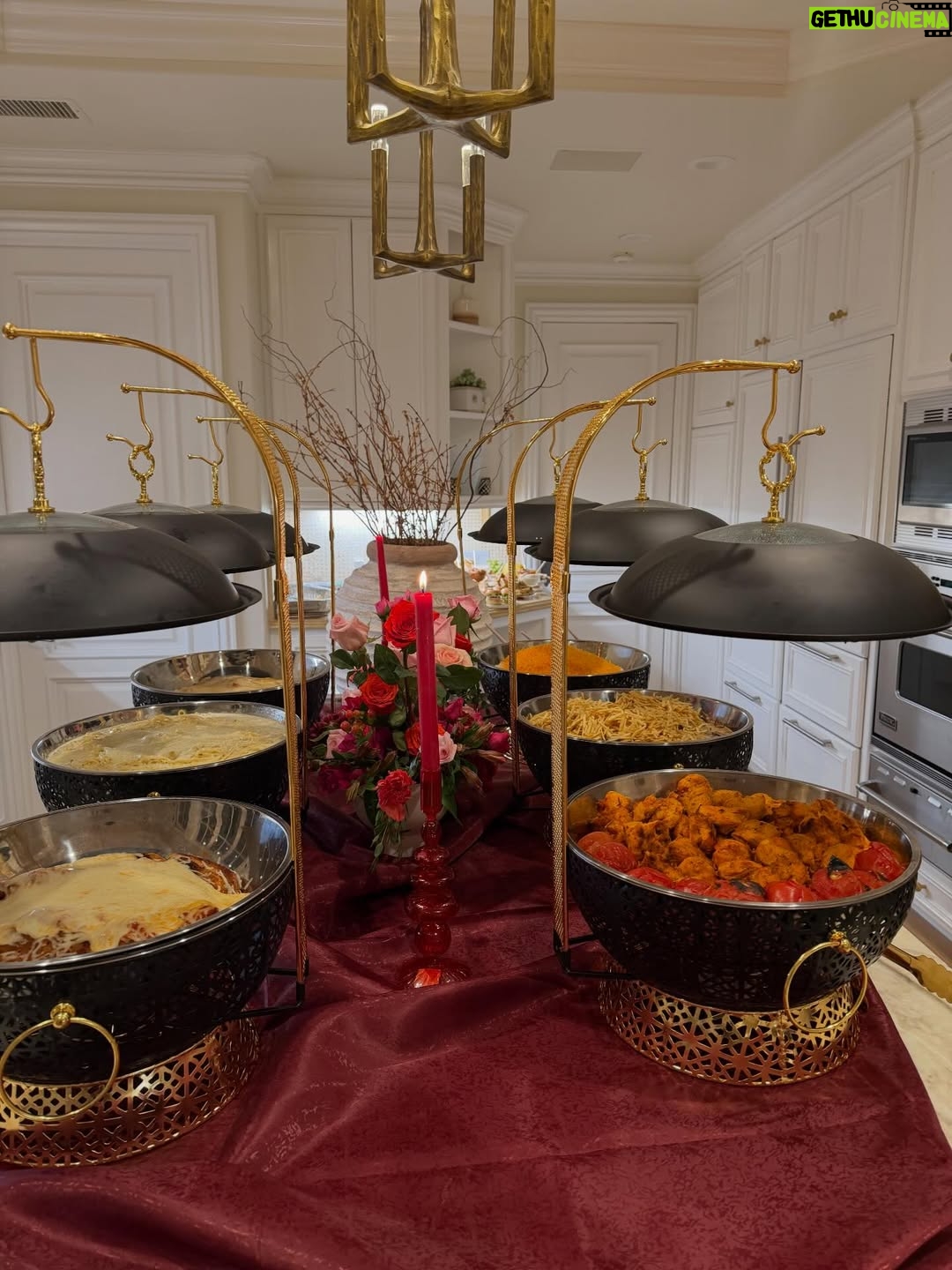 Seyedeh Tina Sadri - 11.5K Likes - Christmas Eve Blessings 🎄❤️✨wishing you all an amazing Christmas Day tomorrow 💫
Special thanks to @minehkhodagholian for this amazing spread & delicious food. 
The beautiful and yummy cake @cinderellacakes .