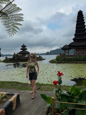 Sezin Bozacı Instagram - Bali’lililliler… 🏝️🍹🐠🪷🥭 #bali 🇮🇩