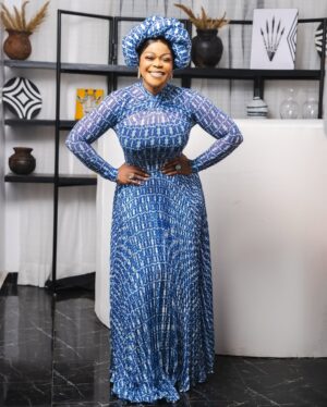 Shaffy Bello Instagram - PRAY FOR ME AS I PRAY FOR YOU💙
Your JOY is HERE. Your INCREASE is HERE.
Your ABUNDANCE is HERE IN JESUS NAME🙏🏾
Love you loads Fam🥰 Have a beautiful weekend.
👗: @wannifuga
MUA: @__glamwithd
📸: @theayofolahan