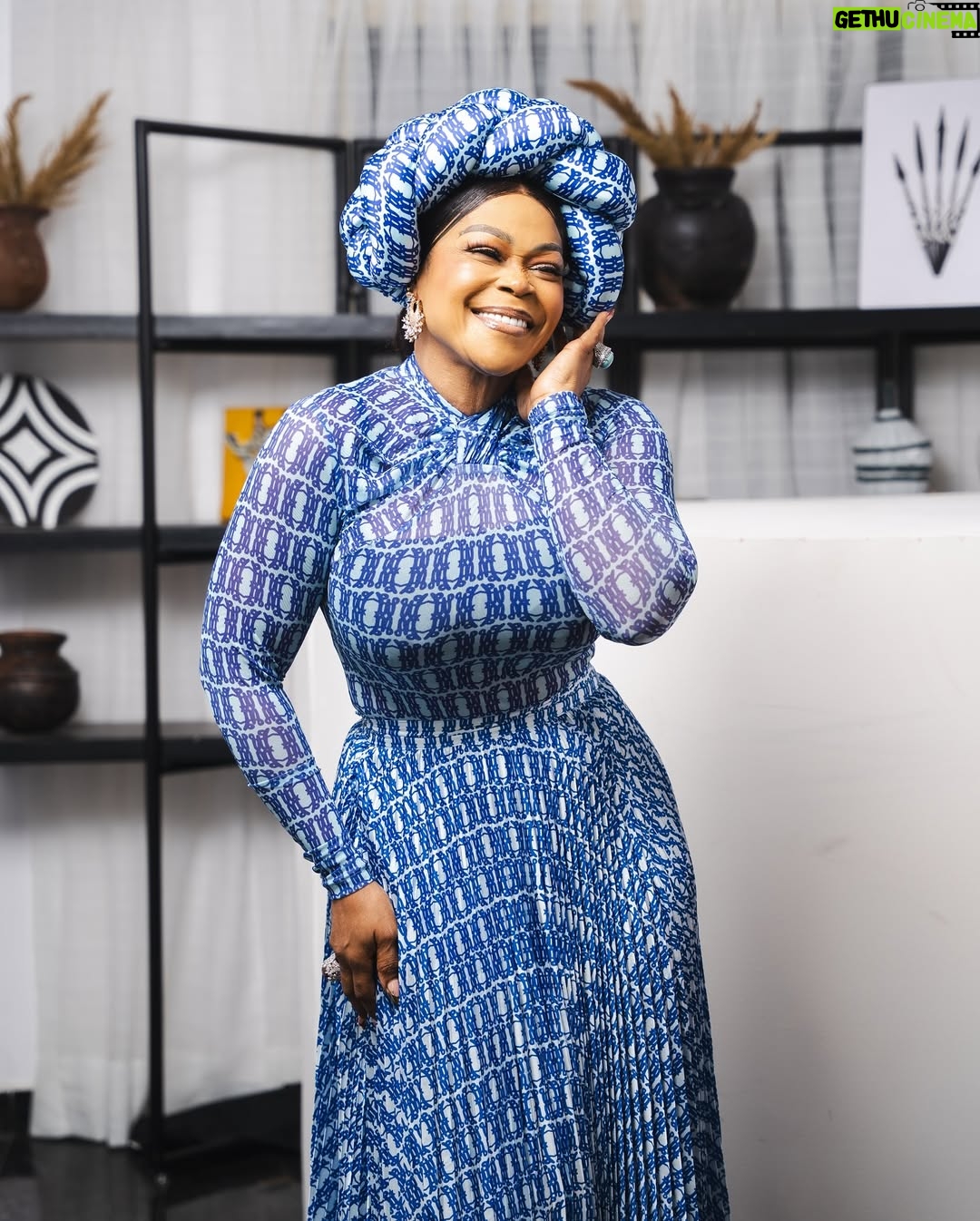 Shaffy Bello - 30.6K Likes - PRAY FOR ME AS I PRAY FOR YOU💙
Your JOY is HERE. Your INCREASE is HERE. 
Your ABUNDANCE is HERE IN JESUS NAME🙏🏾
Love you loads Fam🥰 Have a beautiful weekend. 

👗: @wannifuga 
MUA: @__glamwithd 
📸: @theayofolahan