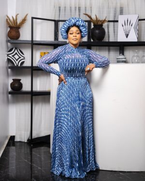 Shaffy Bello Instagram - PRAY FOR ME AS I PRAY FOR YOU💙
Your JOY is HERE. Your INCREASE is HERE.
Your ABUNDANCE is HERE IN JESUS NAME🙏🏾
Love you loads Fam🥰 Have a beautiful weekend.
👗: @wannifuga
MUA: @__glamwithd
📸: @theayofolahan