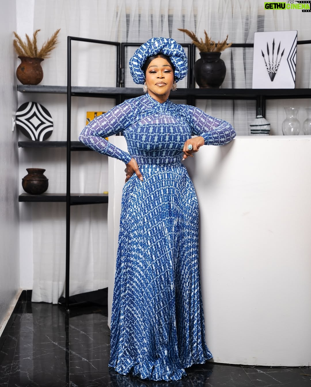 Shaffy Bello - 30.6K Likes - PRAY FOR ME AS I PRAY FOR YOU💙
Your JOY is HERE. Your INCREASE is HERE. 
Your ABUNDANCE is HERE IN JESUS NAME🙏🏾
Love you loads Fam🥰 Have a beautiful weekend. 

👗: @wannifuga 
MUA: @__glamwithd 
📸: @theayofolahan