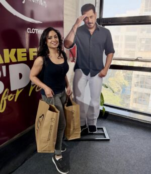 Shafina Shah Instagram - Okay, If you know me well, you’ll know I love @beinghumanclothing by @beingsalmankhan ❤️🫶🏽😍 Love  the whole ethos behind the brand. So I’m finally topping up my collection. This is probably the first trip of many… 😁 🛍️ 
Loving my new tops and jeans! I’ll be sure to share what I’ve got stay tuned 😏 boys and girls 🫰🏽❤️🫶🏽🙏🏽
.
Happy Birthday to the one with truly a big heart @beingsalmankhan MASSIVE Respect to you 🙏🏽 
.
.
.
#cakefakebirthday #salmankhanbirthday #sk60 #beinghuman