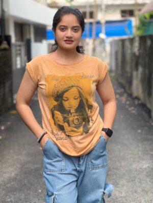 Shafna Instagram - Comfort• Confidence• Consistency• ♥
Showing up as myself—every single day• ♥🧿

#instapost #instamood #selfgrowth #confidencevibes #selflove