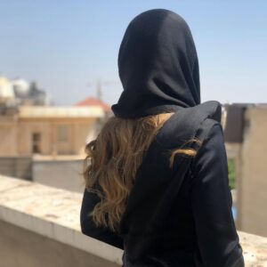 Shaghayegh Dehghan Instagram - .
روز جهانى زن رو به همه ى زن ها به جز  مادرِ يكى از دوستام كه شيش تا دختر آورد به اميد اينكه يكيشون پسر بشه، تبريك ميگم.
روز جهانى زن رو به همه ى زن ها به جز اون دسته از زن هايى كه هنوز هم به شكل غم انگيزى به برابرىِ جنسيتى ، حقوق يكسان اجتماعى و برقرارى عدالت در حق خودشون ايمان و اعتقاد ندارن، تبريك ميگم!

#روز_جهانى_زن_مبارك🌹❤

_عكسم هم قديميه دوستان به خدا واسه عيد اين رنگى نكردم😅